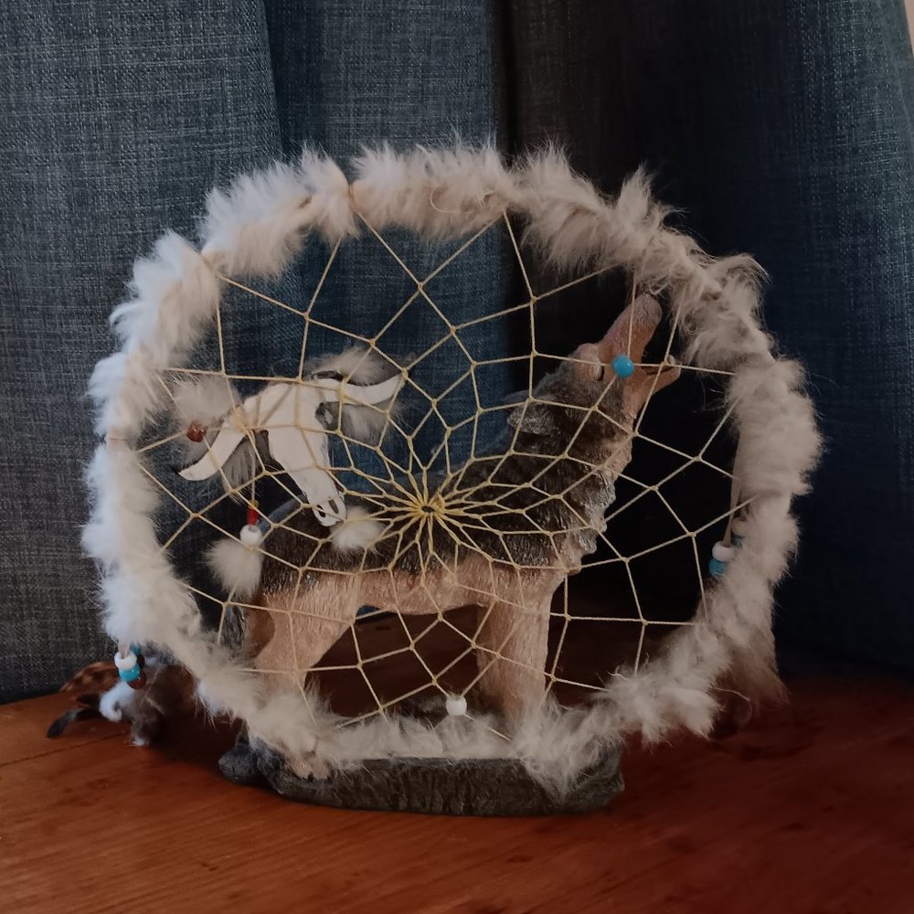 **SALE, SALE** Limited Edition Dream Catcher & Howling Wolf Statue - Picture 8 of 10